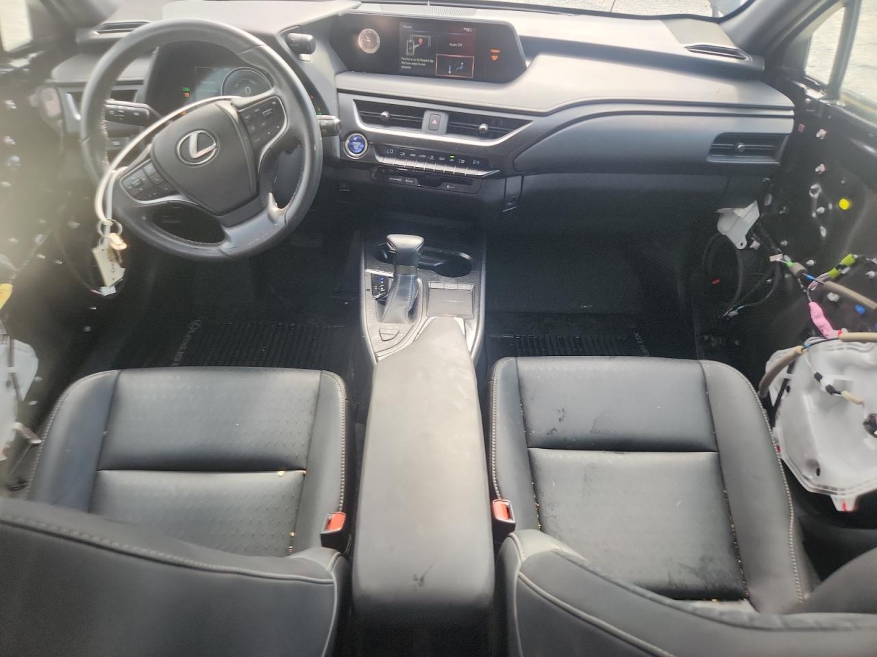 Lexus Ux 250h Image 13