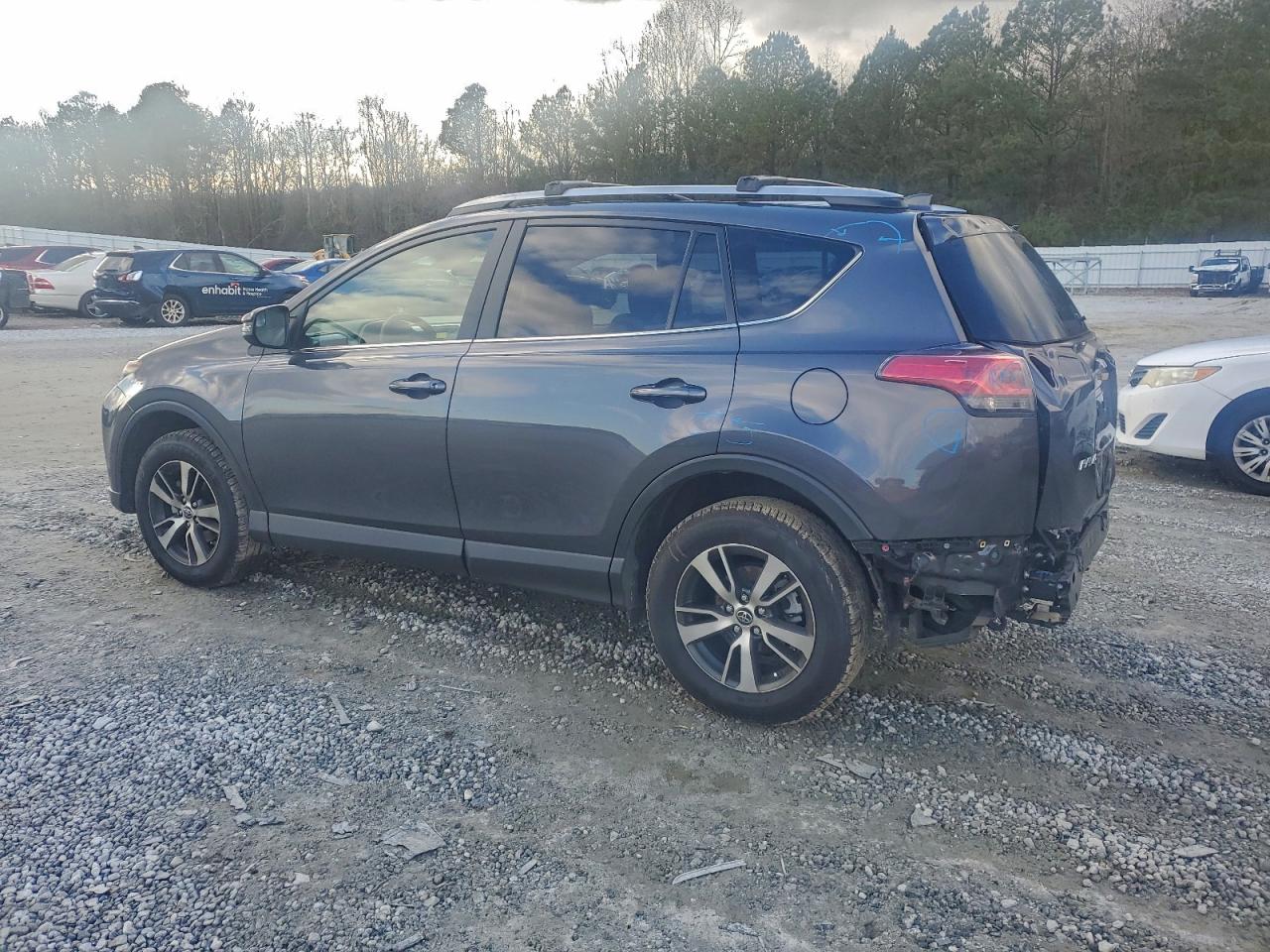 Toyota RAV4 Xle Image 6