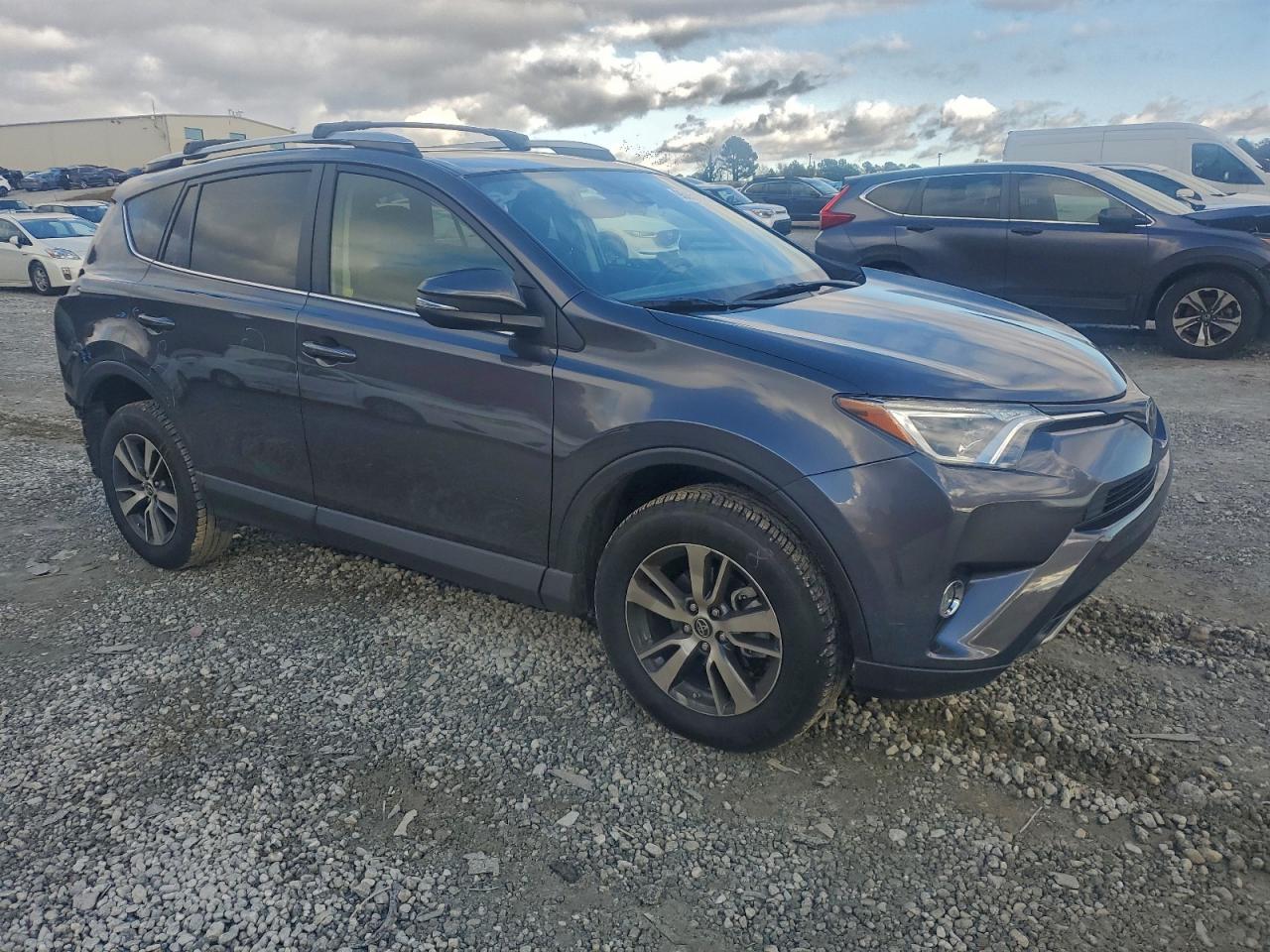 Toyota RAV4 Xle Image 4