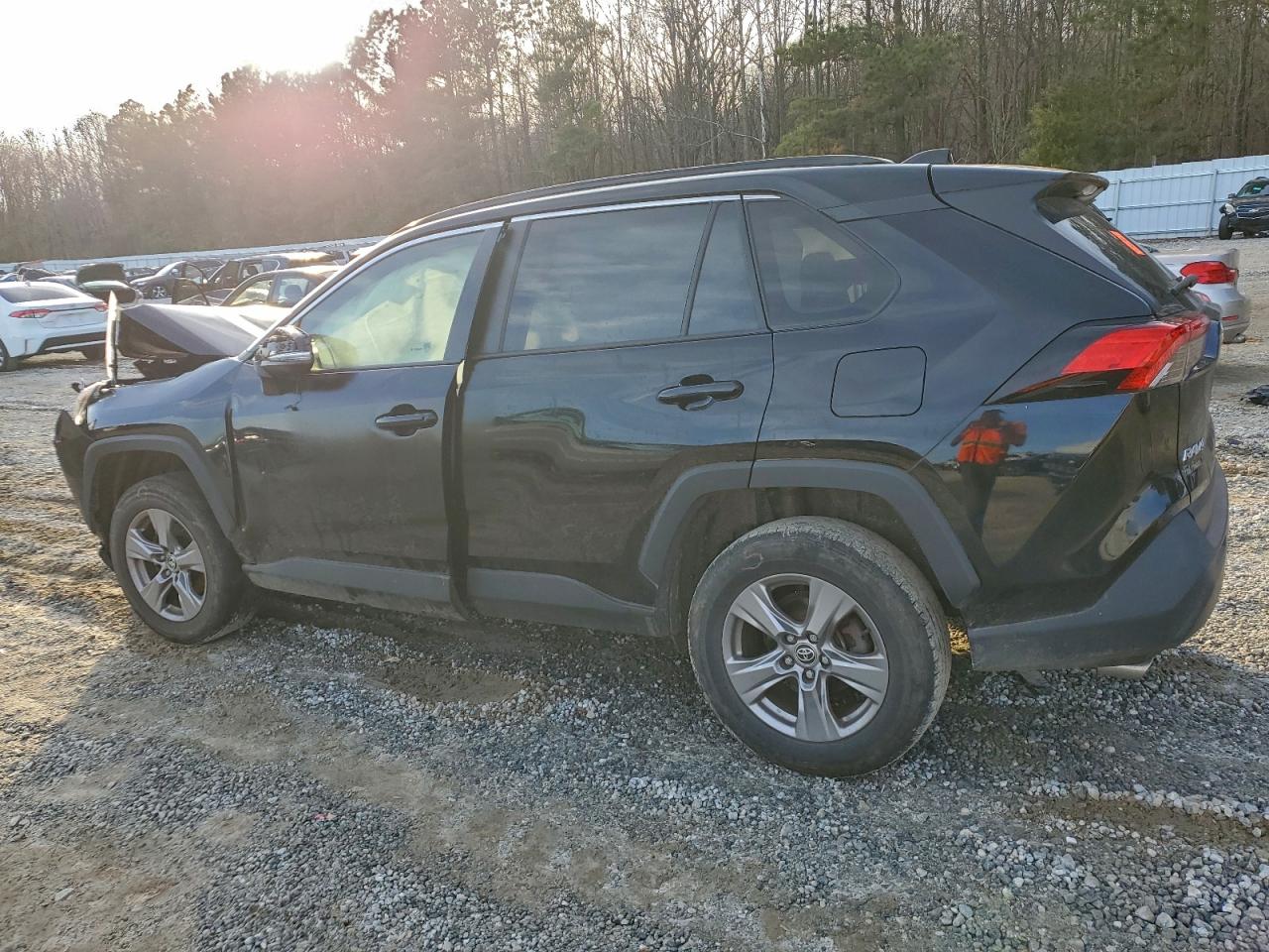 Toyota RAV4 Xle Image 2
