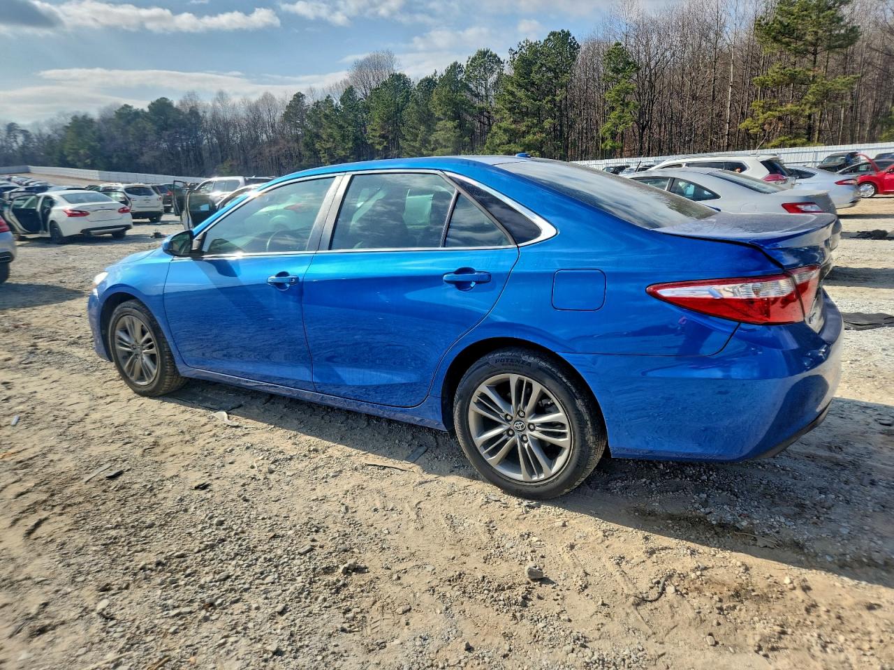 Toyota Camry Le Image 2