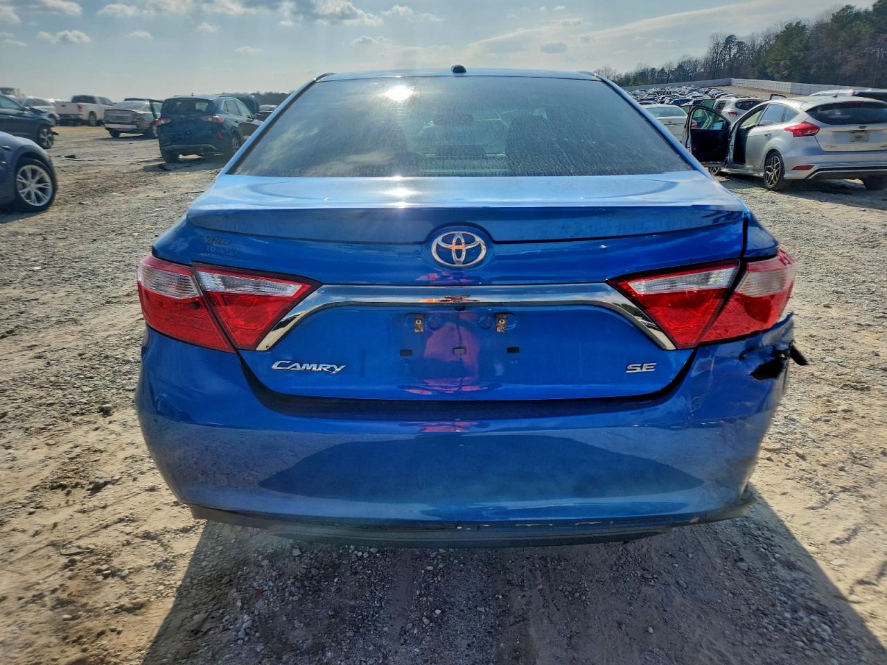 Toyota Camry Le Image 3