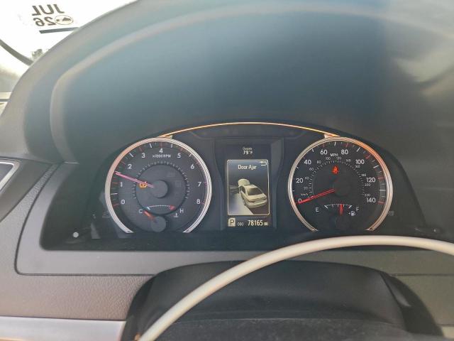 Toyota Camry Le Image 8