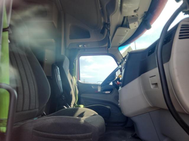 Peterbilt 579 Image 2