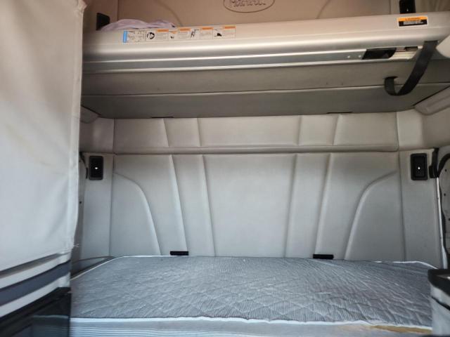 Peterbilt 579 Image 8