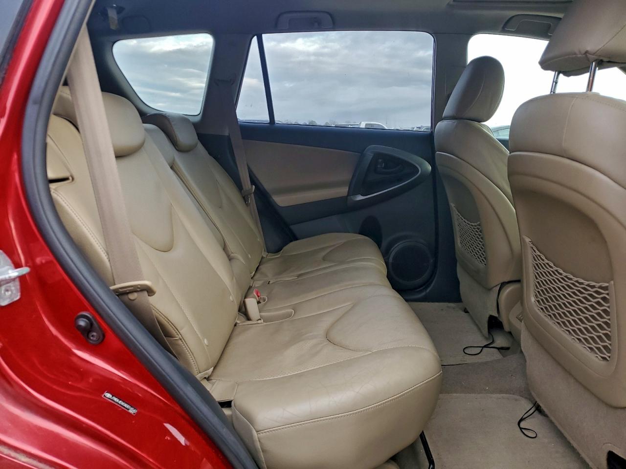 Toyota RAV4 Limited Image 4