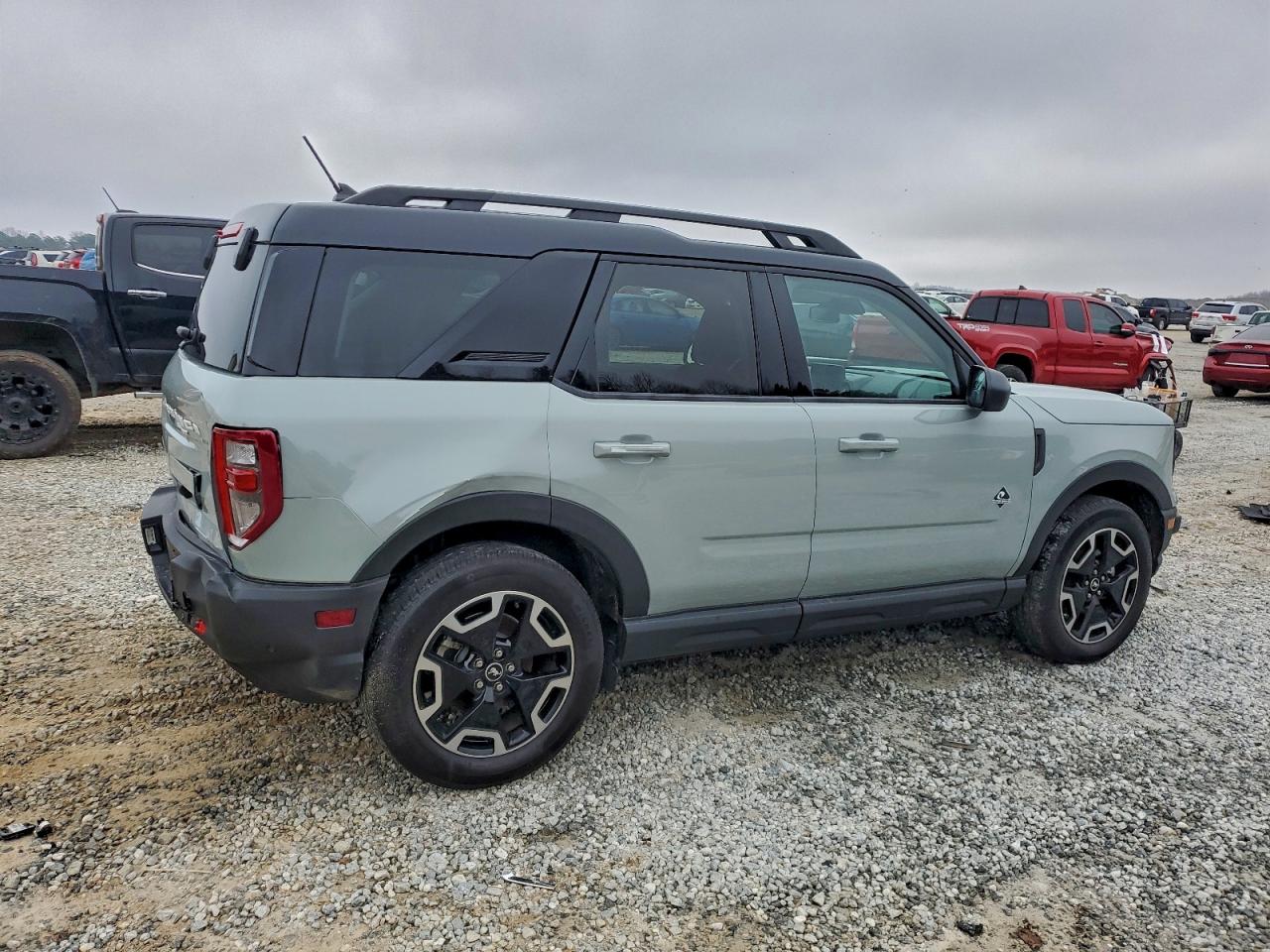 Ford Bronco Outer Banks Image 2