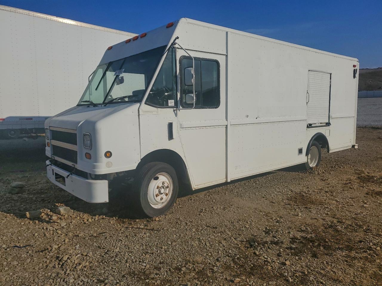 Freightliner Chassis M M Line Walk-in Van Image 1