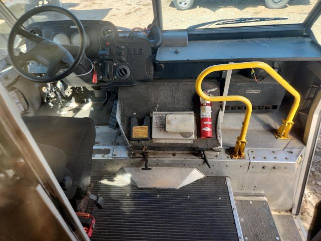 Freightliner Chassis M M Line Walk-in Van Image 5